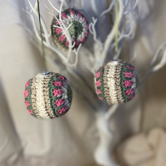 Handmade crochet Christmas ornaments set of 3 - Picture 2 of 4